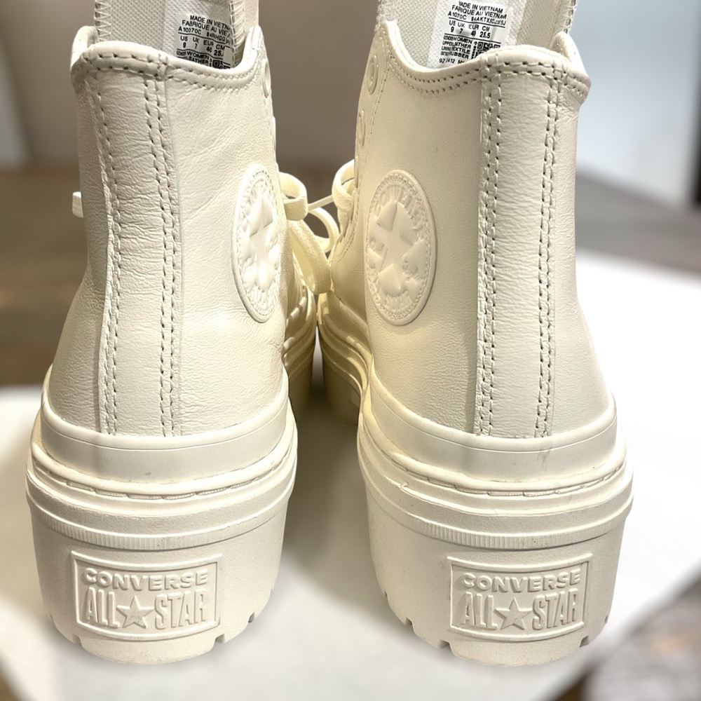 🌸Chuck Taylor Women’s Leather Lugged  High Tops size 9 - Picture 4 of 12